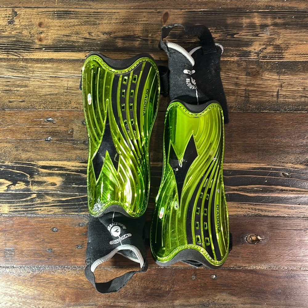 Diadora soccer shin pads size 9”